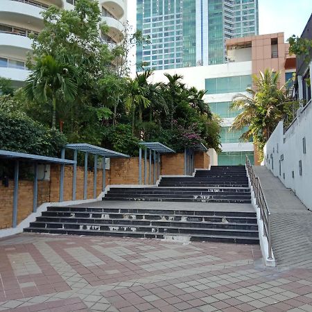 Baan Sathorn Riverfront Bangkok Zewnętrze zdjęcie