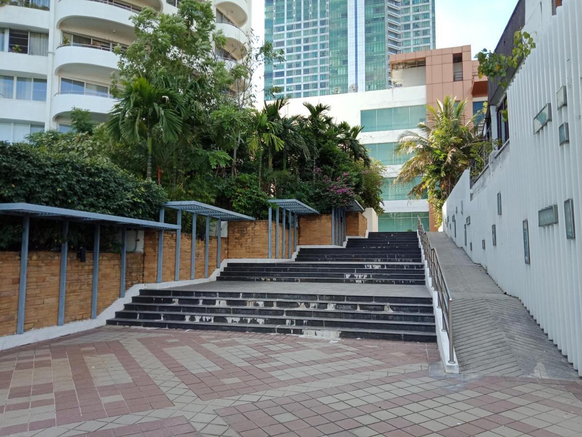 Baan Sathorn Riverfront Bangkok Zewnętrze zdjęcie